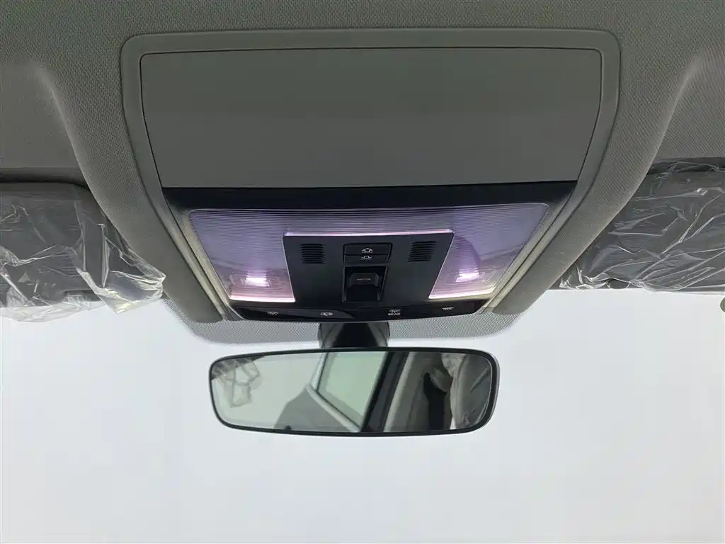 VOLKSWAGEN PASSAT 2024