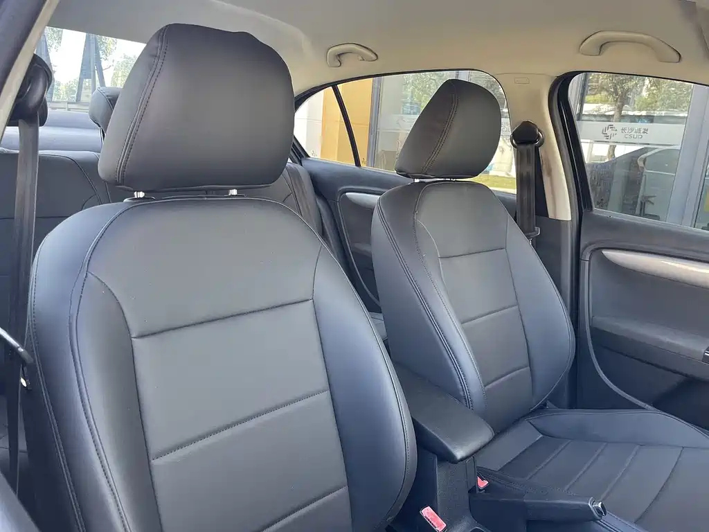 VOLKSWAGEN LAVIDA 2016