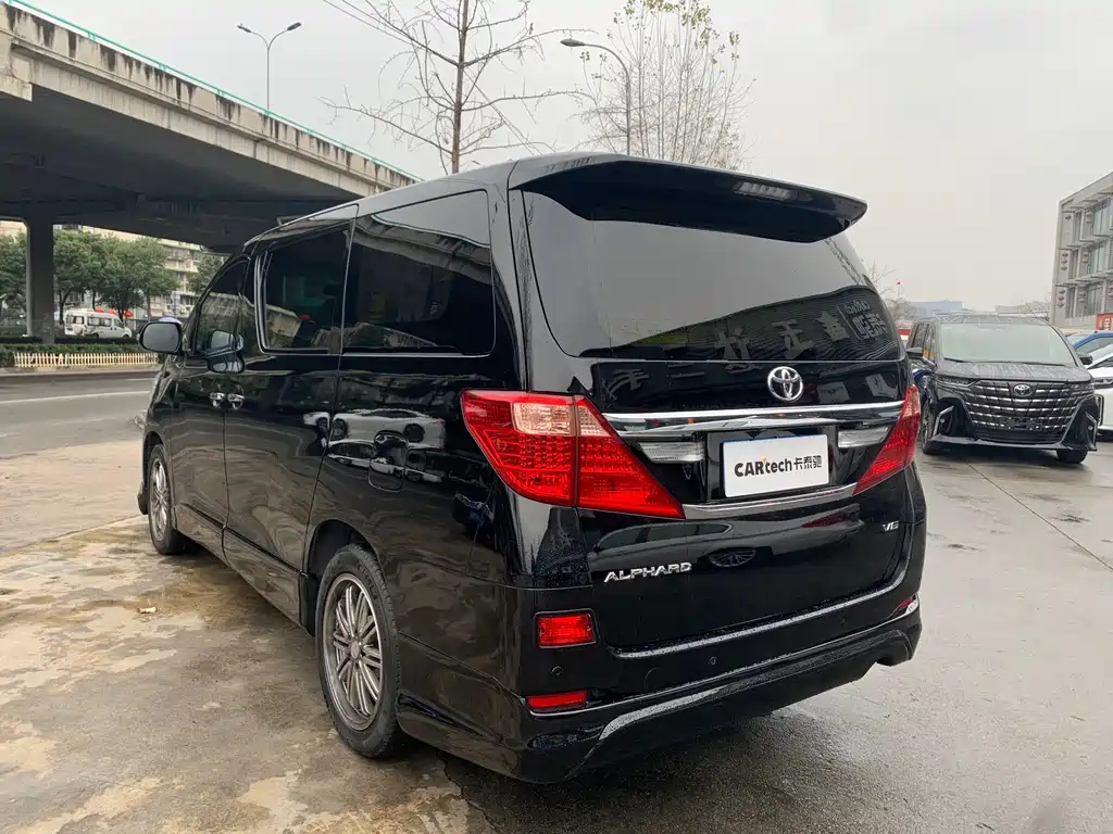 TOYOTA ALPHARD 2012