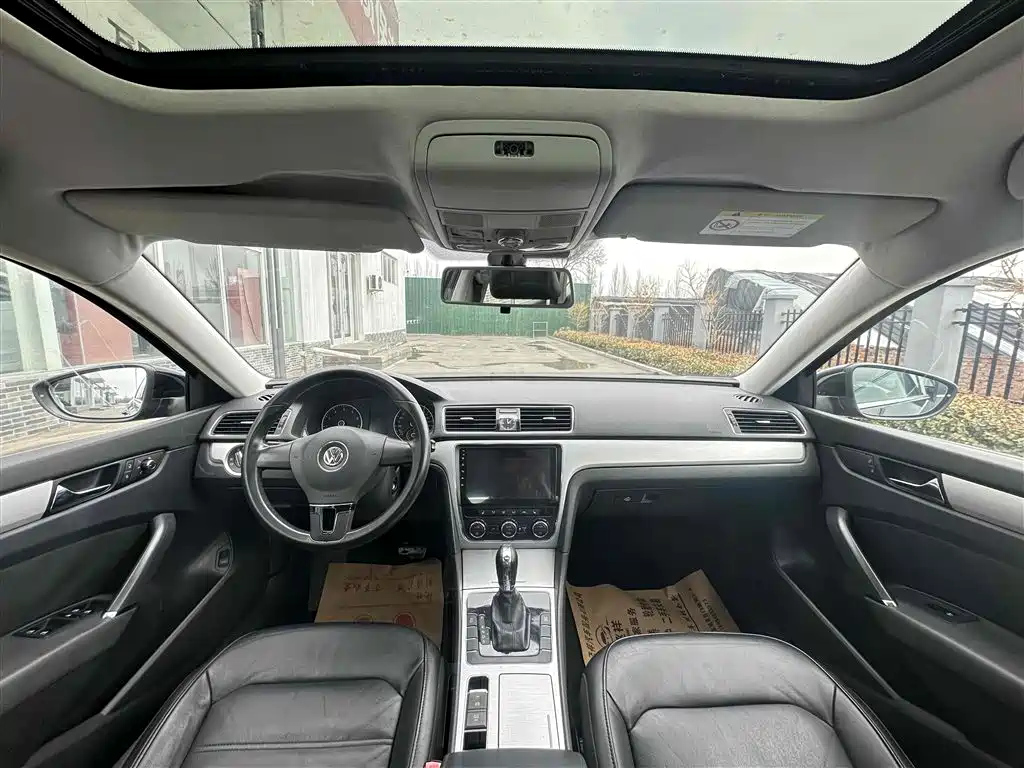 VOLKSWAGEN PASSAT 2014