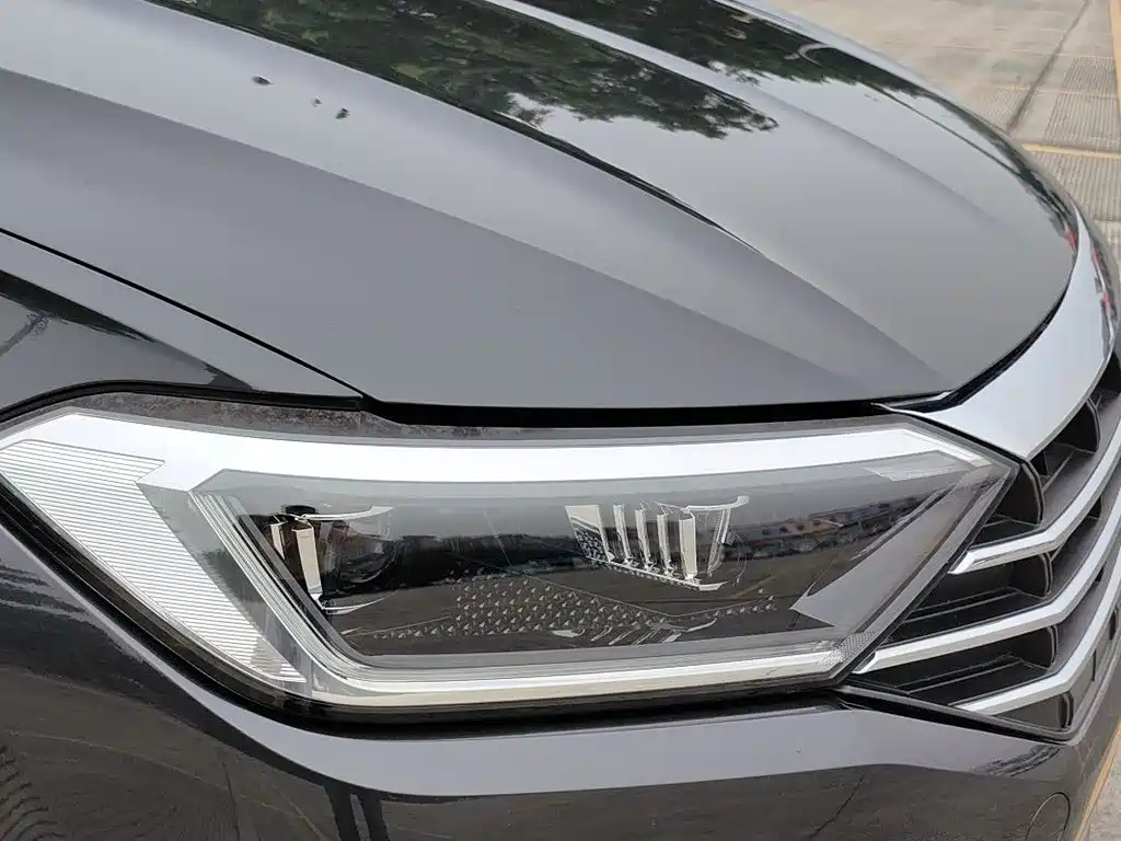 VOLKSWAGEN SAGITAR 2022