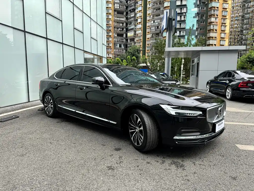 VOLVO S90 2022