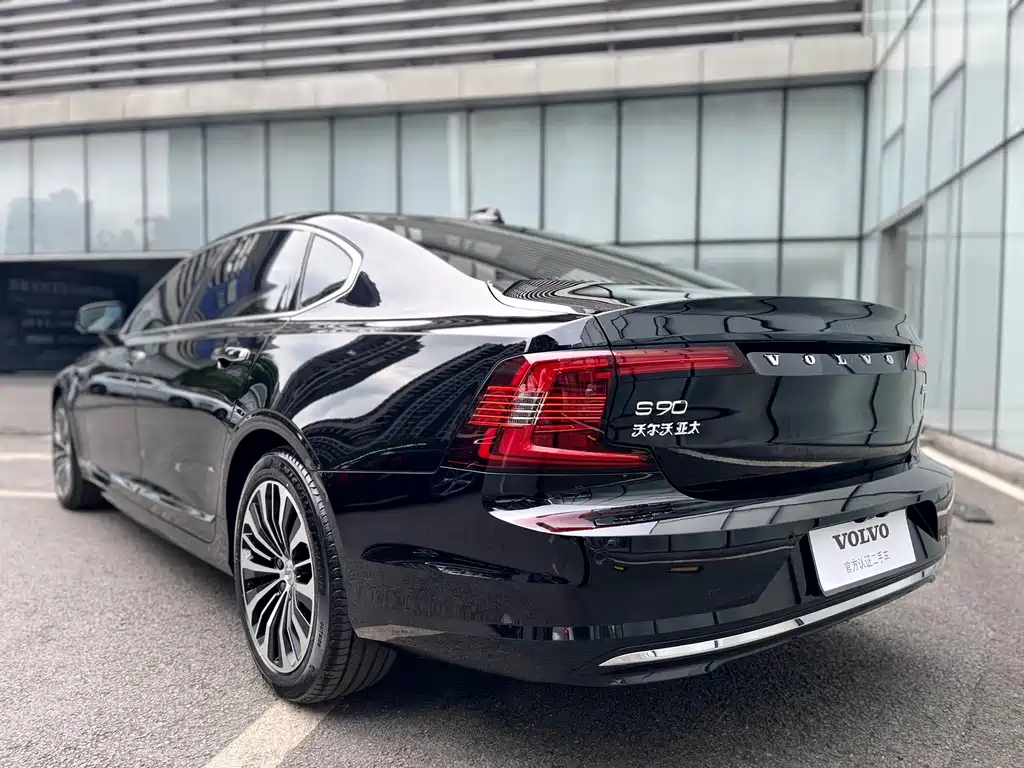 VOLVO S90 2022