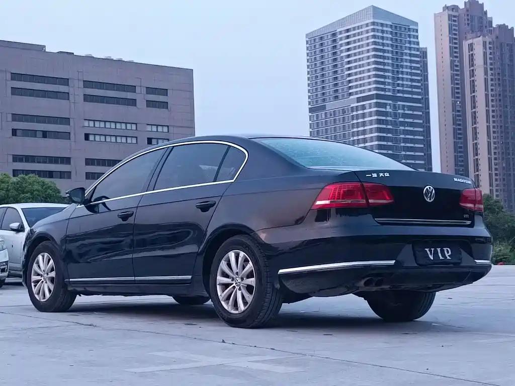 VOLKSWAGEN MAGOTAN 2014