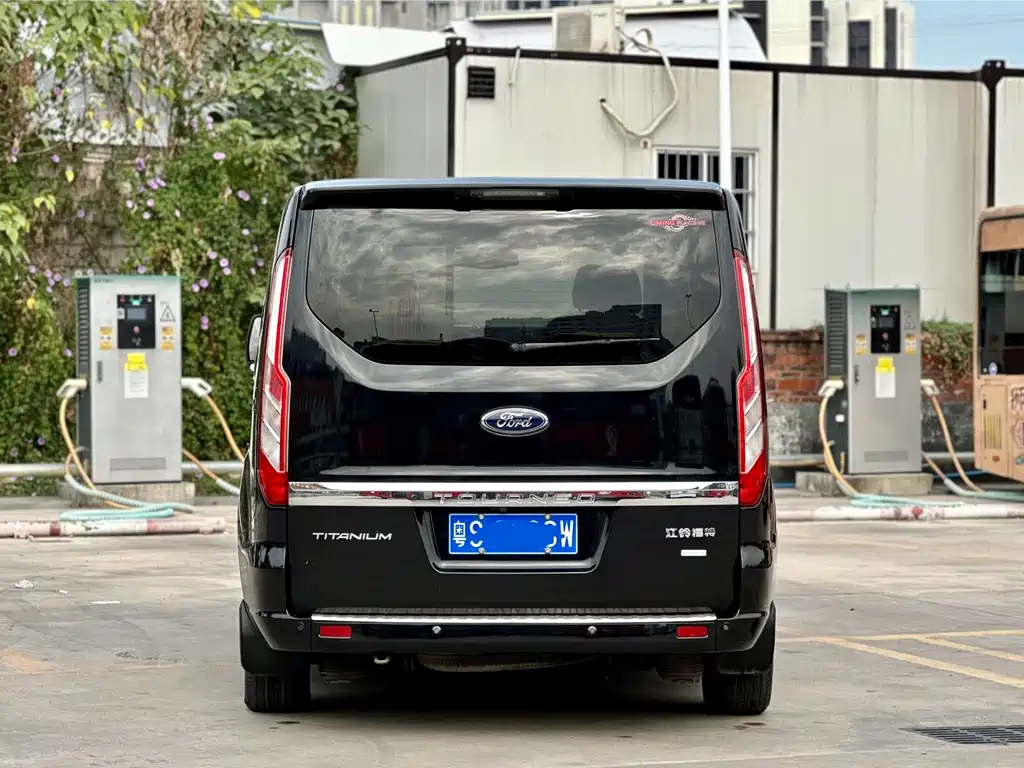 FORD TOUREO 2018