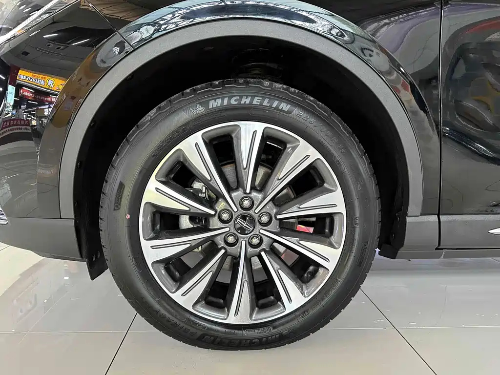 LINCOLN ADVENTURER 2021