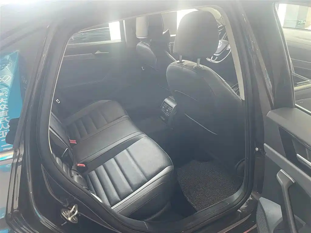 VOLKSWAGEN SAGITAR 2021