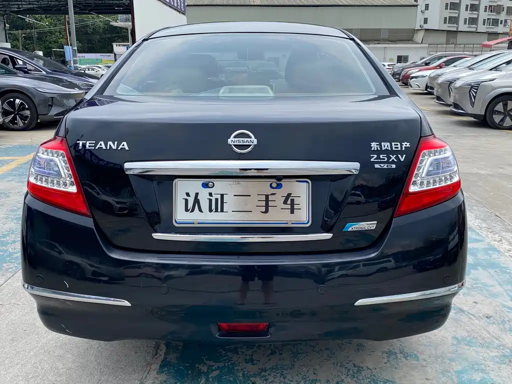 NISSAN TEANA 2011