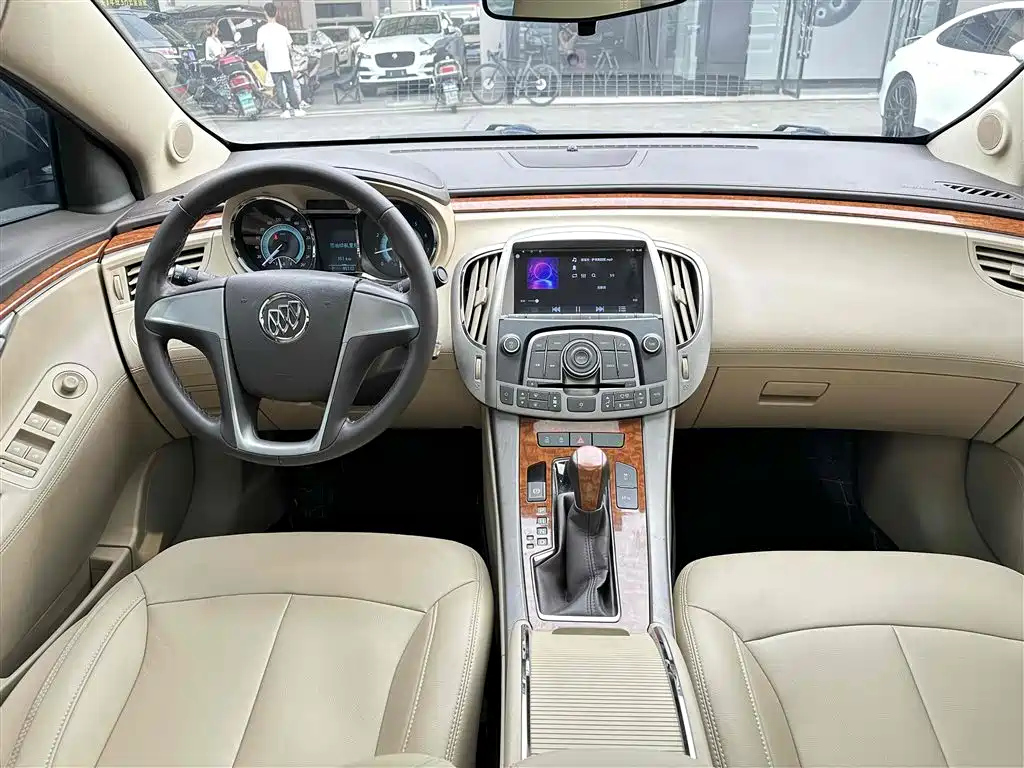 BUICK LACROSSE 2012