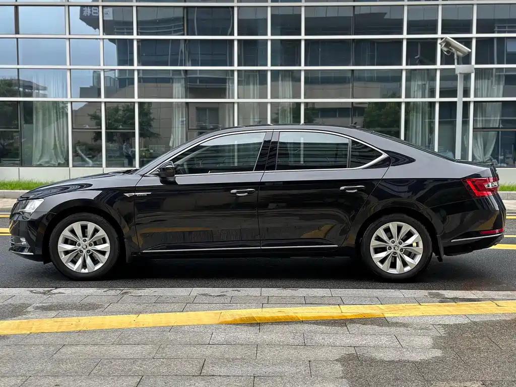 SKODA SUPERB 2019
