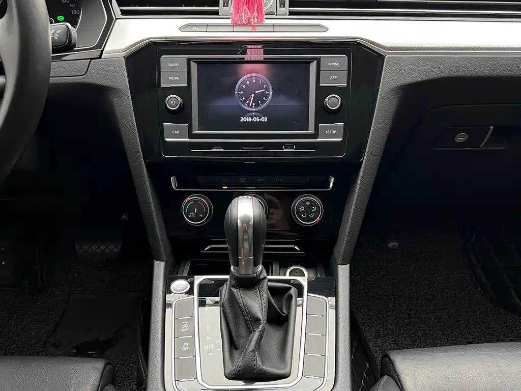 VOLKSWAGEN MAGOTAN 2018