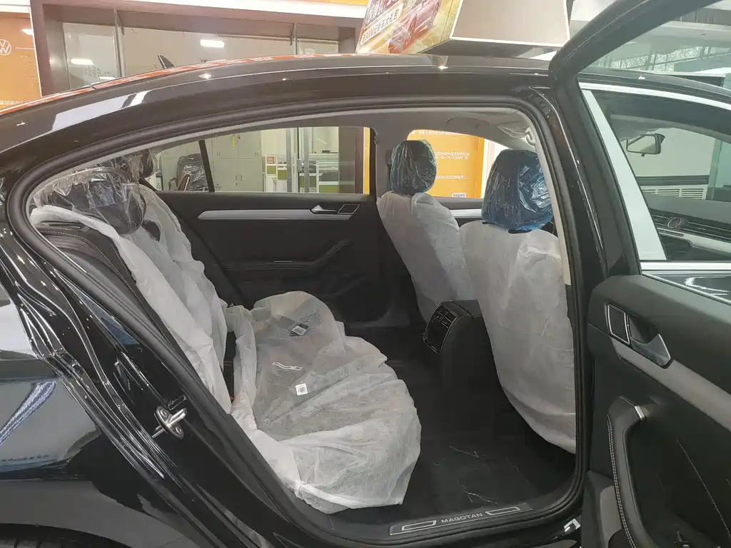 VOLKSWAGEN MAGOTAN 2024