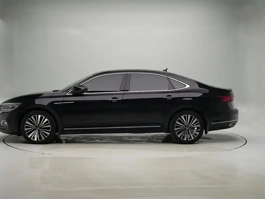 VOLKSWAGEN PASSAT 2021