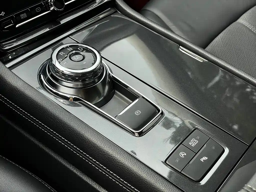 FORD TAURUS 2021