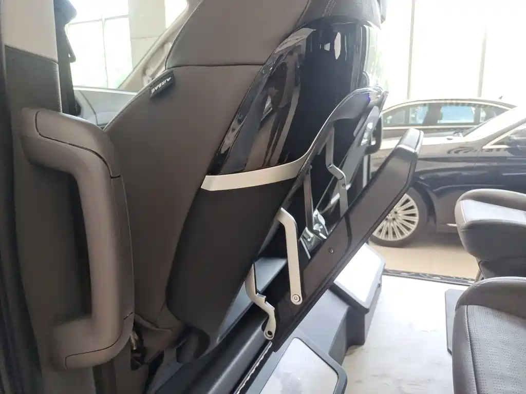 FORD TOUREO 2023
