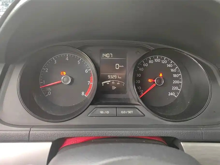 VOLKSWAGEN LAVIDA 2016