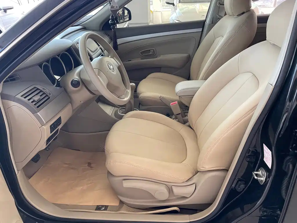 NISSAN SYLPHY 2015