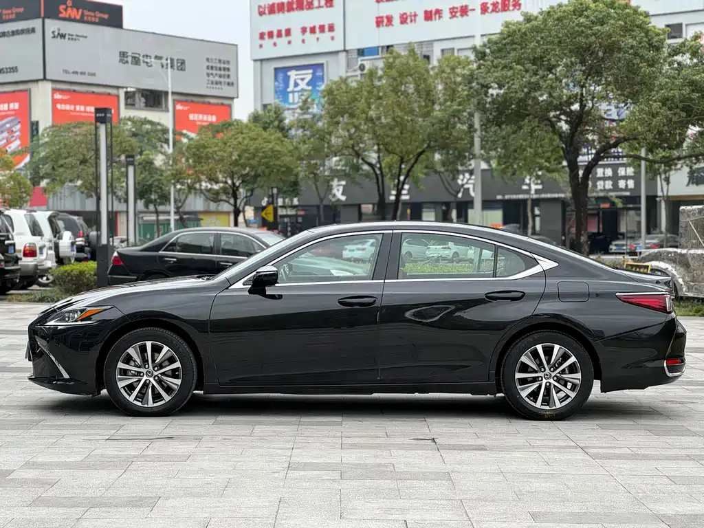 LEXUS ES 2021