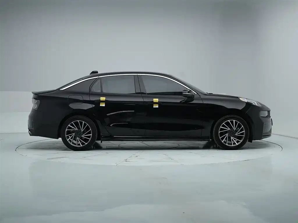 LYNK&CO 03 2021