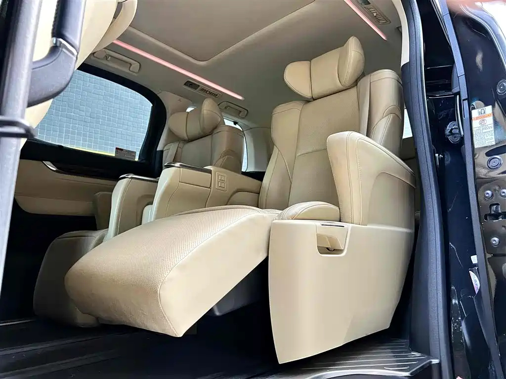 TOYOTA ALPHARD 2017