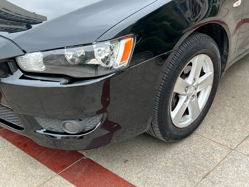 MITSUBISHI LANCER EX 2010