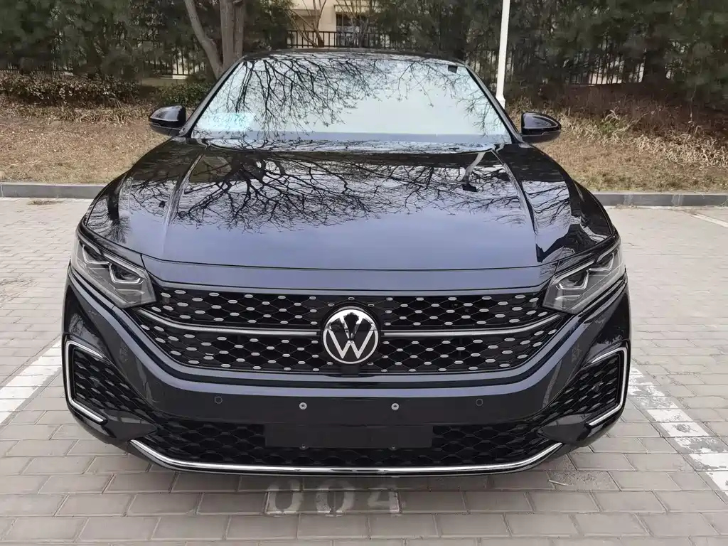 VOLKSWAGEN PASSAT 2023
