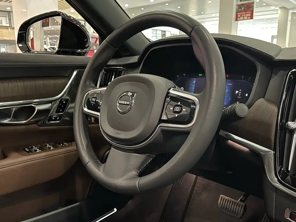 VOLVO S90 2022