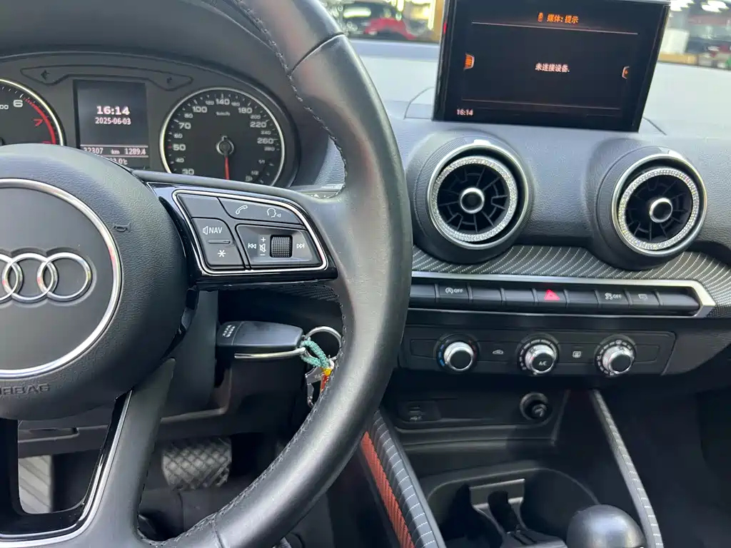 AUDI Q2L 2018