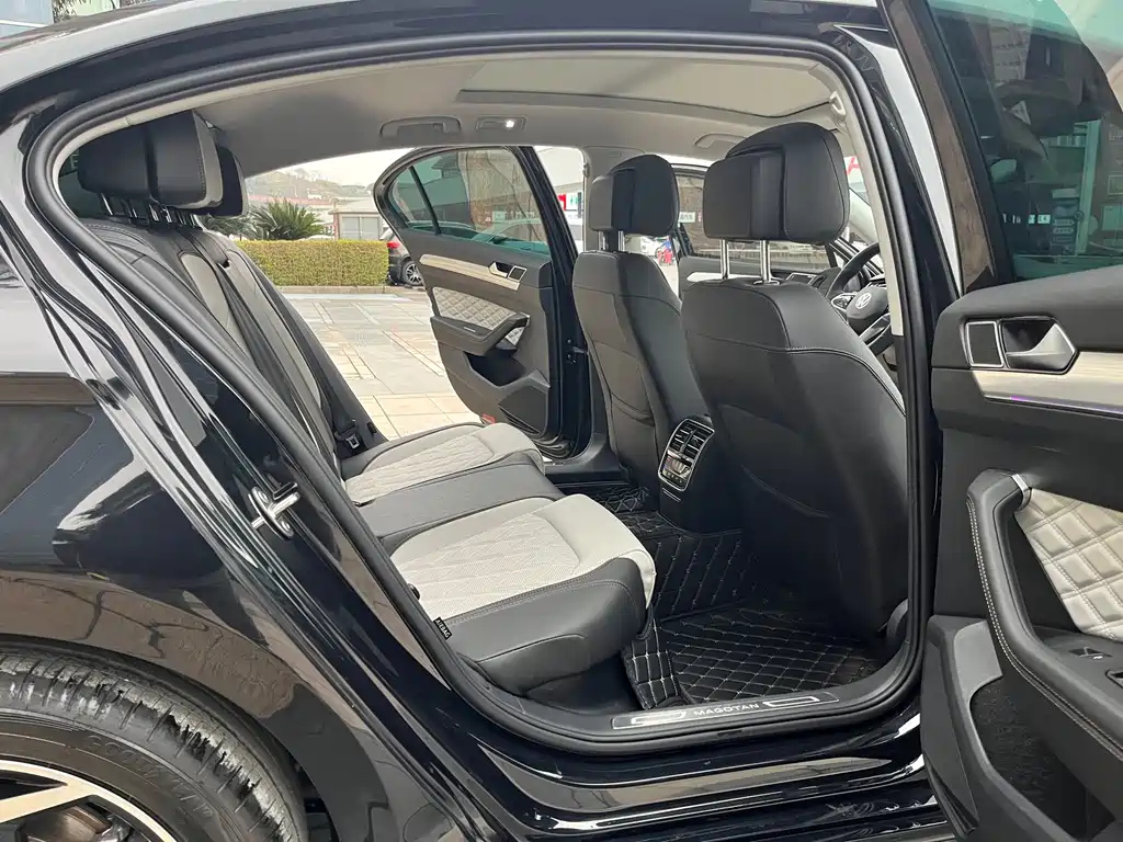 VOLKSWAGEN MAGOTAN 2024