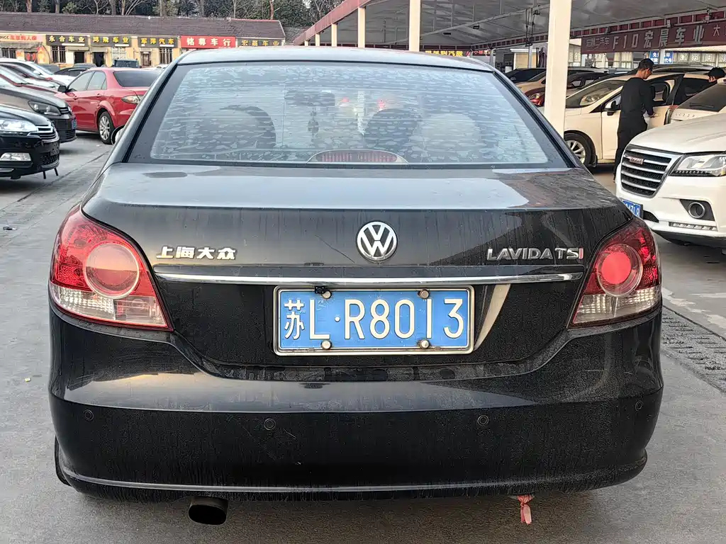 VOLKSWAGEN LAVIDA 2010