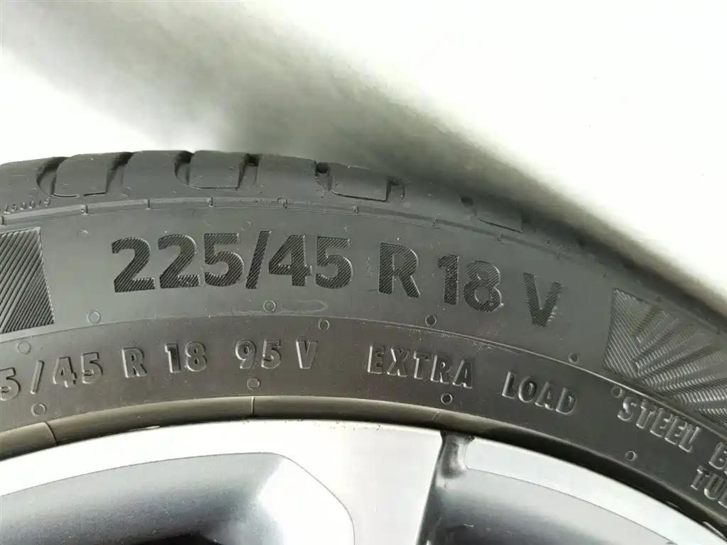 LYNK&CO 03 2020