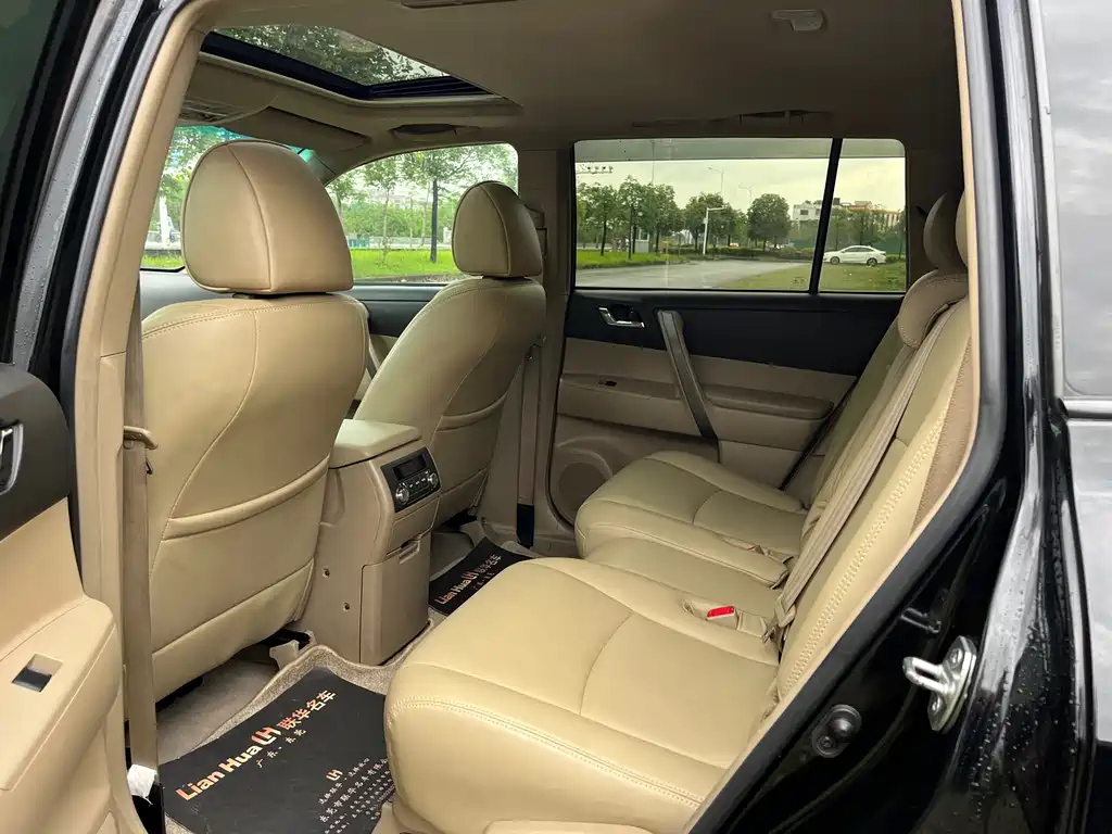 TOYOTA HIGHLANDER 2011