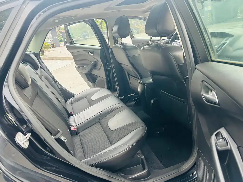 FORD FOCUS 2012