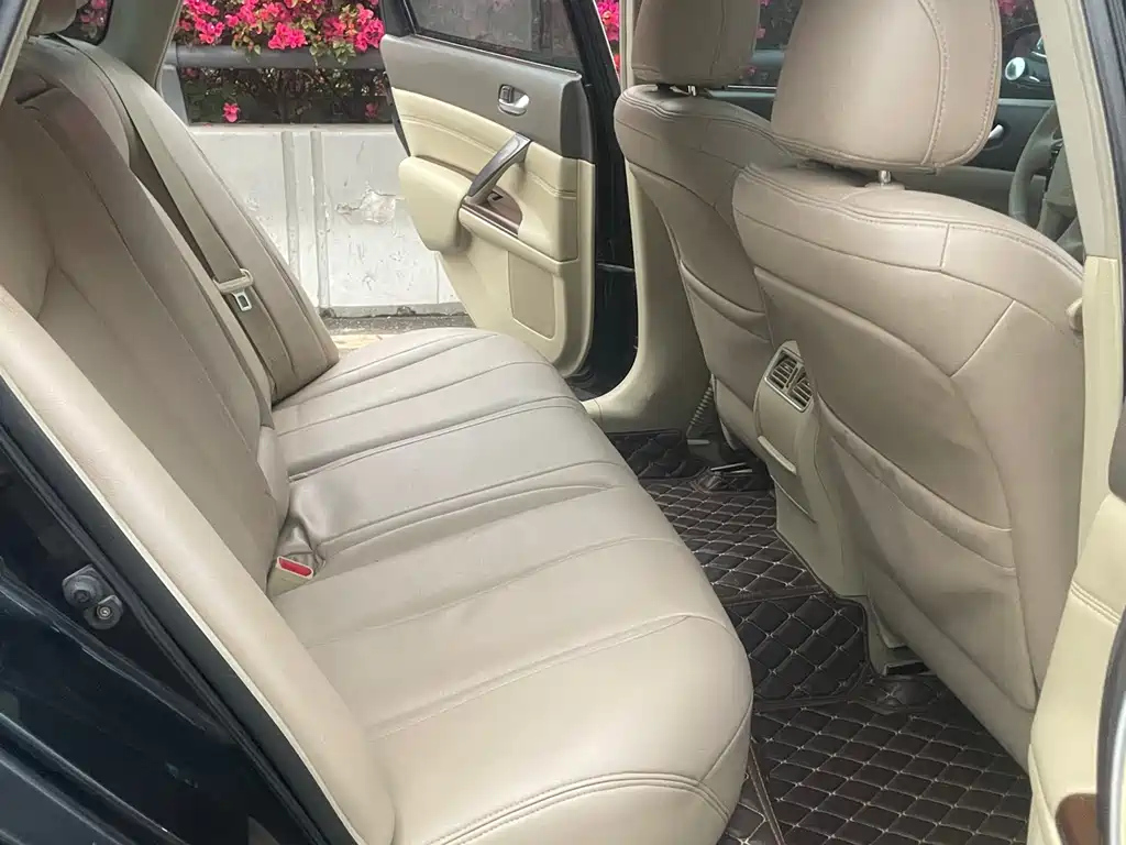 NISSAN TEANA 2010
