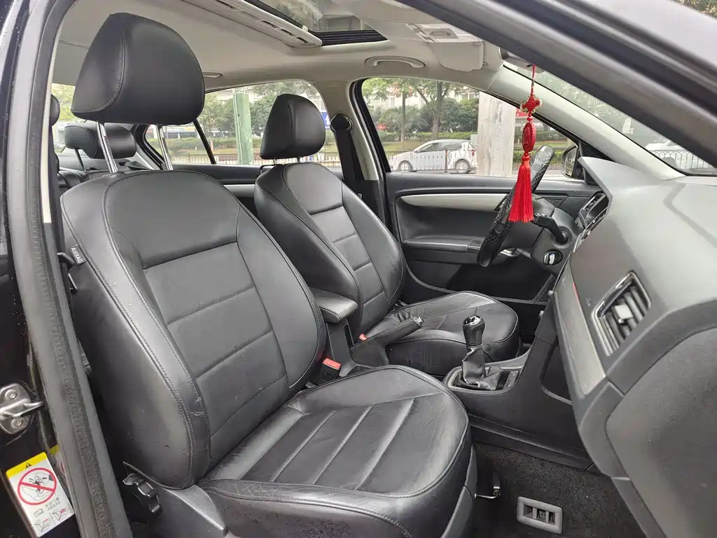 VOLKSWAGEN LAVIDA 2015
