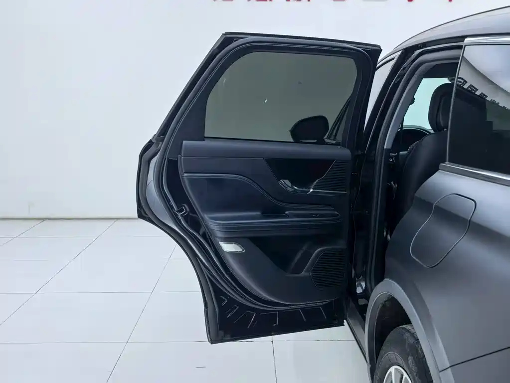 LINCOLN ADVENTURER 2021