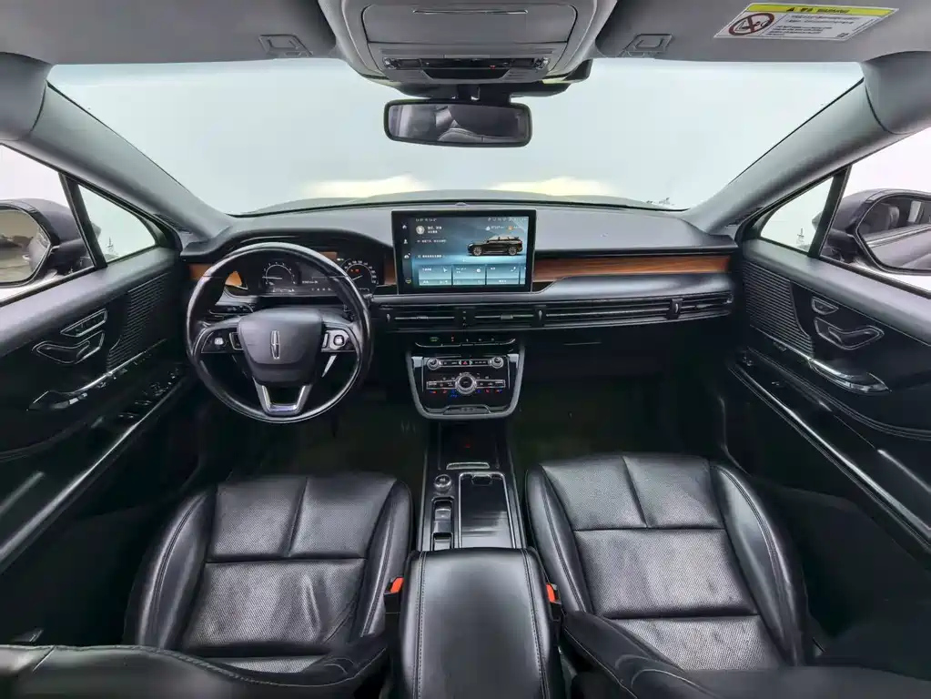 LINCOLN ADVENTURER 2021