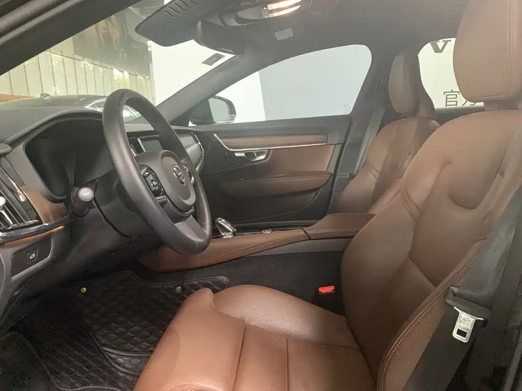 VOLVO S90 2022