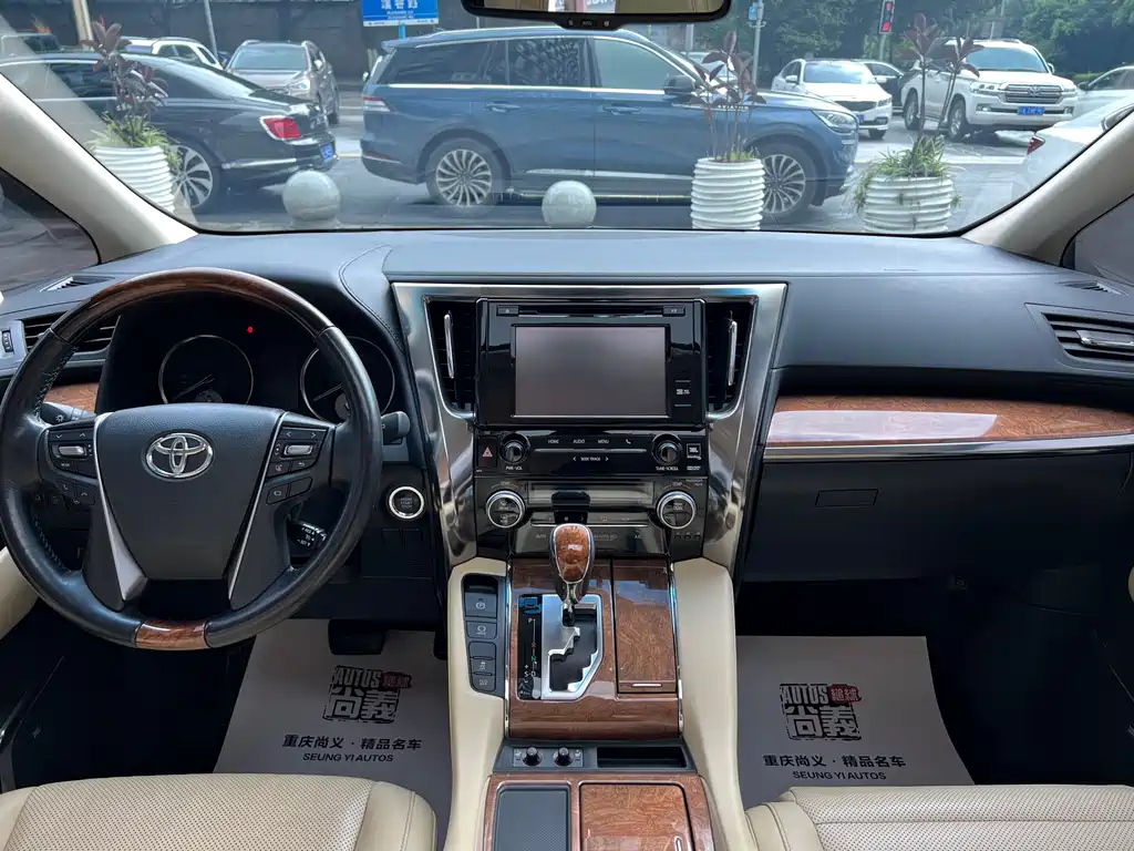 TOYOTA ALPHARD 2018