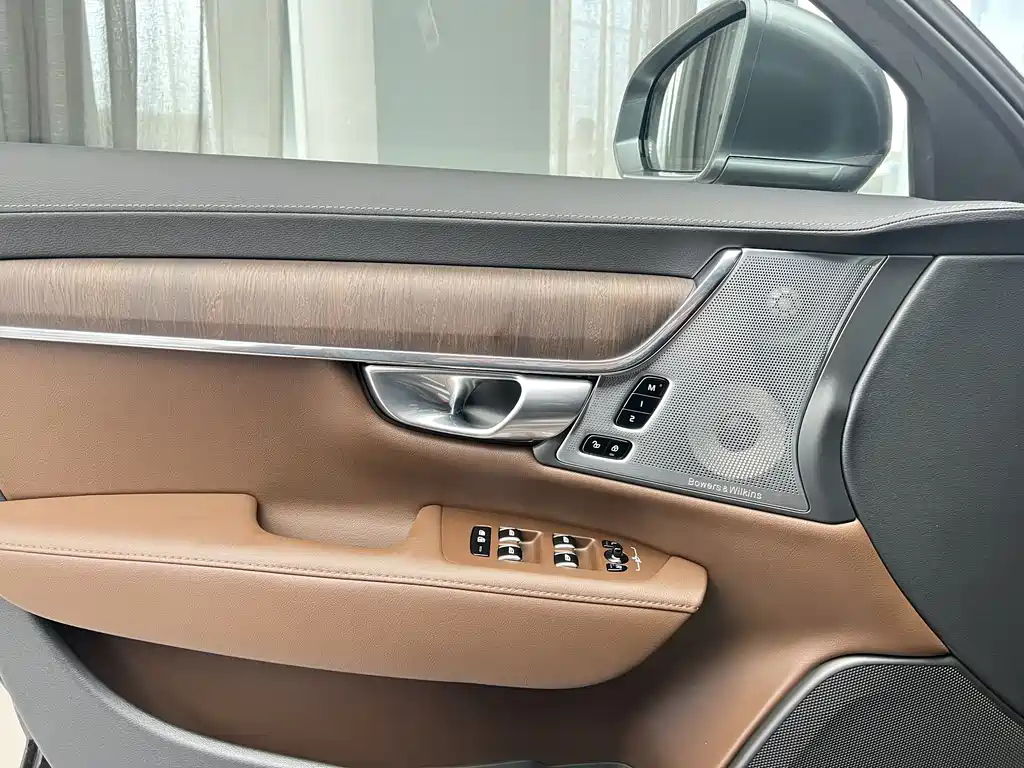VOLVO S90 2023