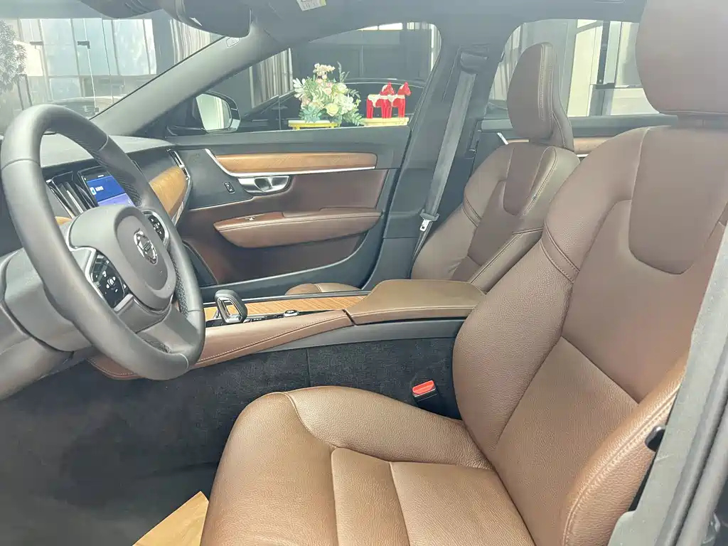 VOLVO S90 2023