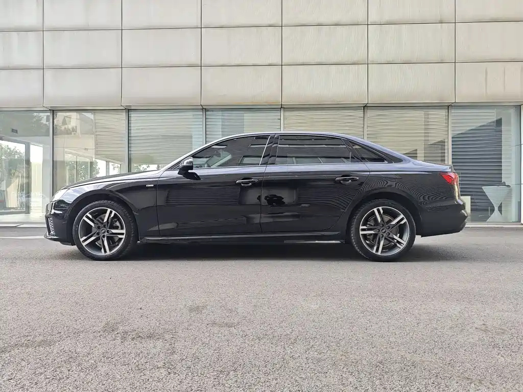 AUDI A4L 2022