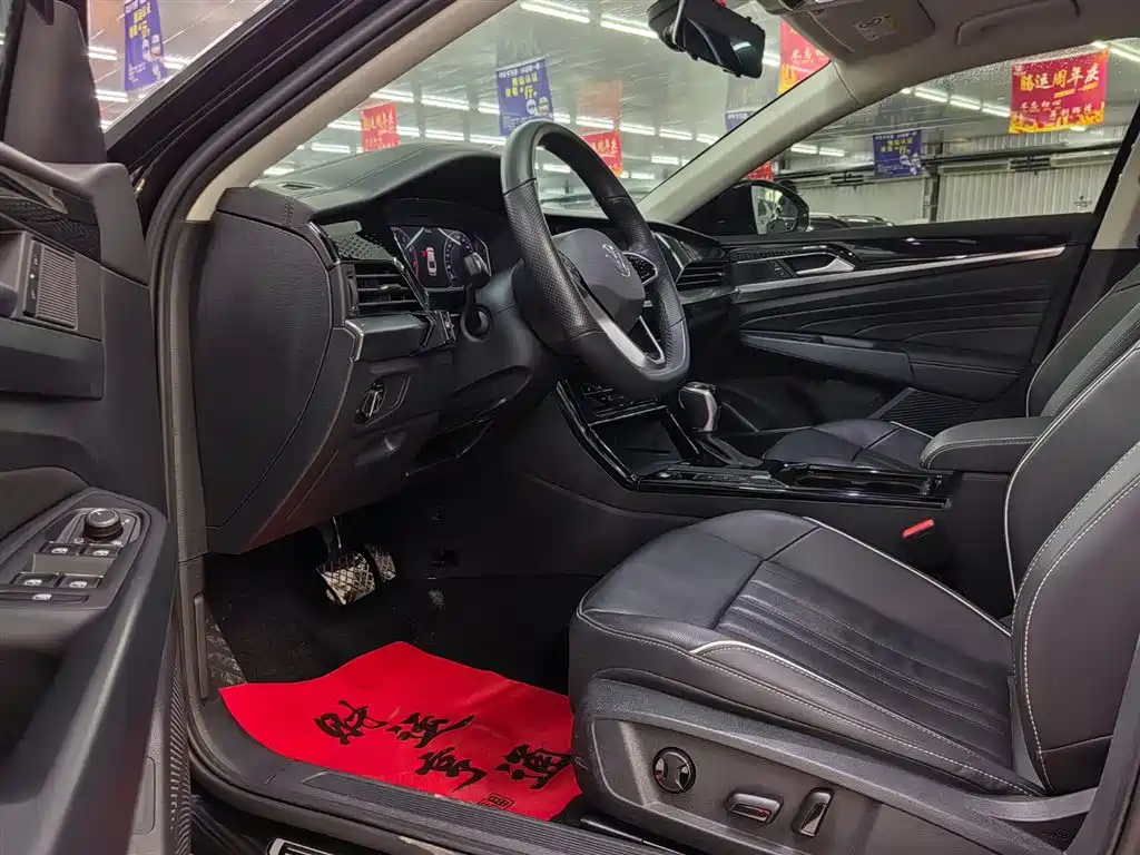 VOLKSWAGEN PASSAT 2023