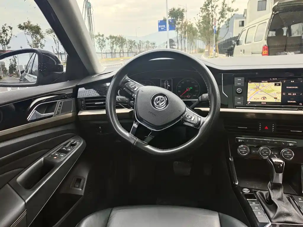 VOLKSWAGEN PASSAT 2020