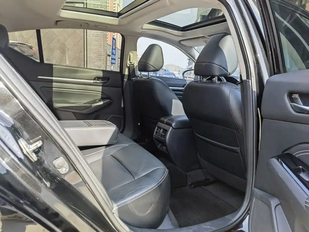 NISSAN TEANA 2020