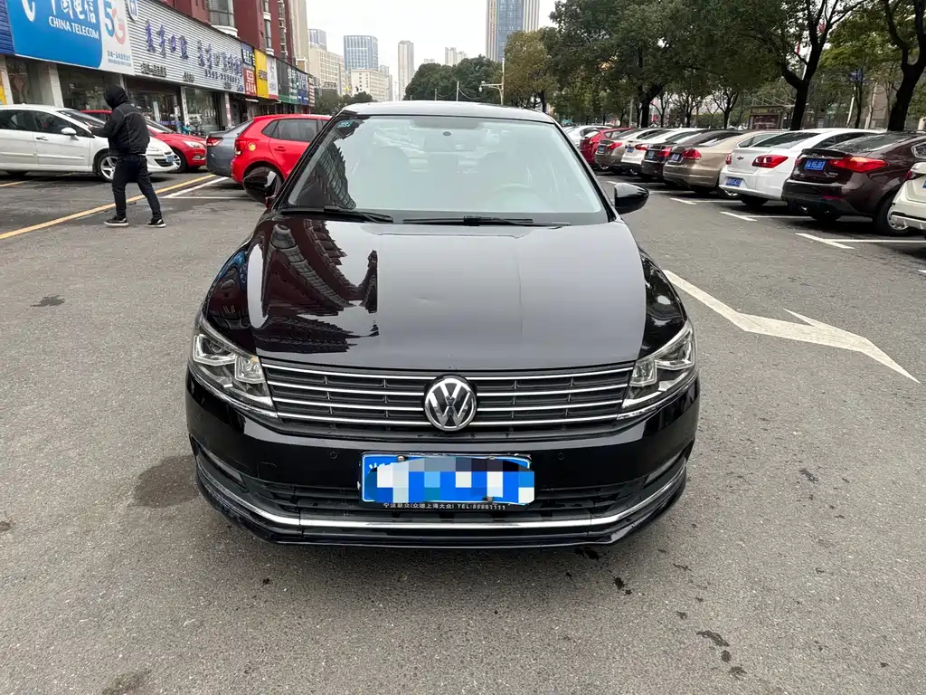 VOLKSWAGEN LAVIDA 2016