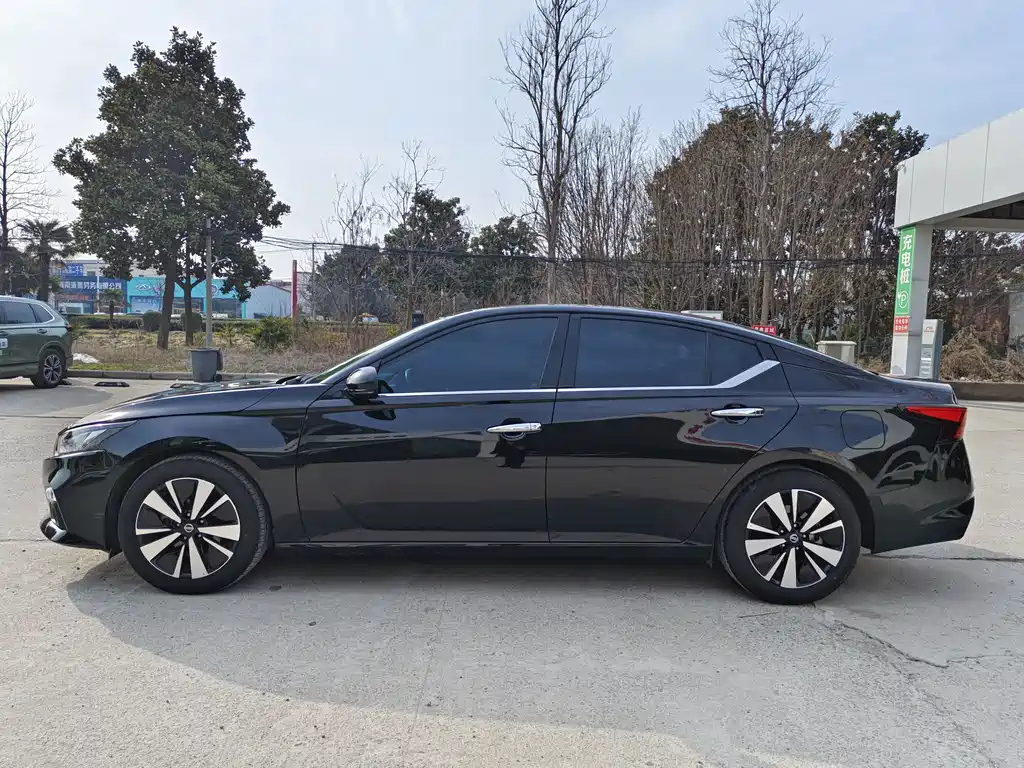 NISSAN TEANA 2022