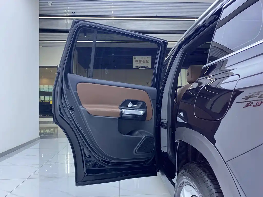 MERCEDES BENZ GLB 2023