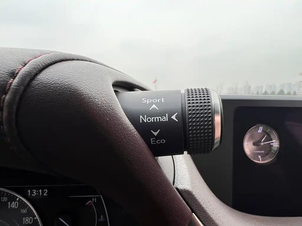 LEXUS ES 2019