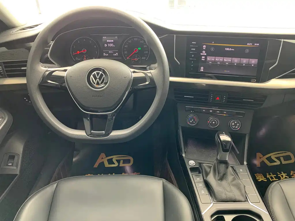 VOLKSWAGEN PASSAT 2020